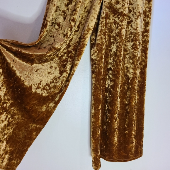 Retro flaire gold crushed velvet pants - Picture 6 of 8